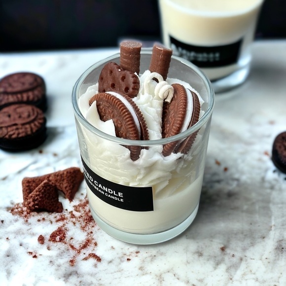 ⚠️SALE Candle // Oreos And Cream Shaped Soy Wax Candle SEND OFFERS🥳 - Picture 1 of 5